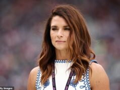 Danica Patrick trolluje kanadské hokejové hviezdy s 51. štátom po strate zlatej medaily s tímom USA Bývalá pilotka NASCAR Danica Patricková sa tešila po tom, čo USA porazili Kanadu v mužskom hokeji