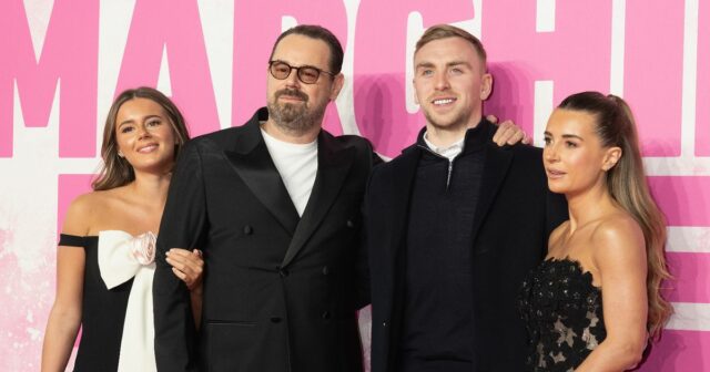 Sunnie Jo Dyer, Danny Dyer, Jarrod Bowen a Dani Dyer sa zúčastňujú svetovej premiéry Marching Powder na Cineworld Leicester Square.