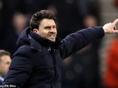 Danny Rohl naráža na znepokojených fanúšikov Rangers, ktorí vypískali jeho tím počas víťazstva 5:1 nad Kilmarnockom… a trvá na tom, že hráči a fanúšikovia musia držať spolu počas zápasu o titul. Šéf Rangers Danny Rohl bol zmätený tým, že jeho tím v polčase vypískal