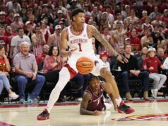 Darius Acuff Jr. pomáha 20. Arkansasu zadržať Texas A&M Basketbal NCAA: Texas A&M v Arkansase