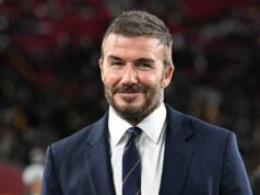 David Beckham premieňa hrdinu a pomáha poškodenej žene po jeseni na dovolenke v domácnosti|Futbal|Športová aktivita David Beckham premieňa hrdinu a pomáha poškodenej žene po jeseni na dovolenke v domácnosti|Futbal|Športová aktivita