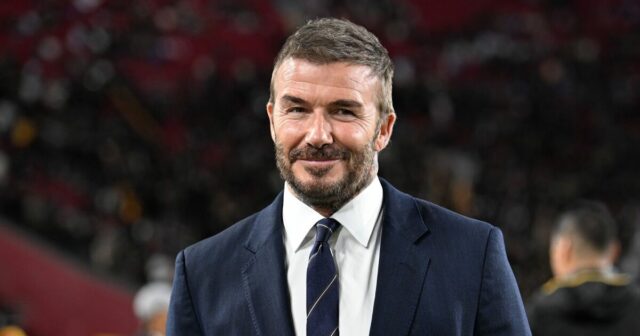 David Beckham premieňa hrdinu a pomáha poškodenej žene po jeseni na dovolenke v domácnosti|Futbal|Športová aktivita 
