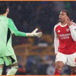 David Raya reaguje po remíze Arsenalu 2:2 proti Wolves