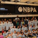 Deandre Ayton z Lakers robí tento deň pre deti v tábore výnimočným