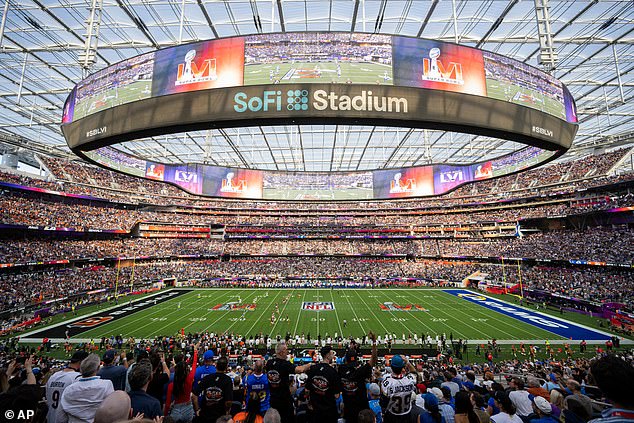 Debakel lístkov na majstrovstvá sveta sa zhoršuje, keď FIFA začína FIFA predáva parkovacie lístky až za 300 dolárov na jeden zápas na štadióne SoFi v LA