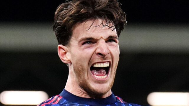 Declan Rice uznáva hviezdu Arsenalu za to, že je „nezastaviteľný“ na „správnej“ ceste k Zlatej lopte
