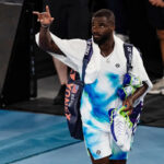 23. januára 2026; Melbourne, Viktória, Austrália; Frances Tiafoe z USA po zápase proti Austrálčanovi Alexovi de Minaurovi v 3. kole dvojhry mužov na Australian Open v Rod Laver Arene v Melbourne Parku. Povinný kredit: Mike Frey-Imagn Images