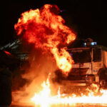 Demonštranti strieľali ohňostroje v úrade albánskeho premiéra | Newsfeed