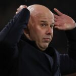 Manažér / hlavný tréner Liverpoolu Arne Slot reaguje počas zápasu Premier League medzi Bournemouthom a Liverpoolom