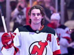 Devils Jack Hughes dostáva ovácie od davu Penguins za olympijské hrdinstvá Devils Jack Hughes dostáva ovácie od davu Penguins za olympijské hrdinstvá