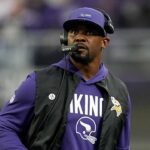 Diskriminačný prípad Briana Floresa proti NFL pokračuje v konaní pred verejným súdom