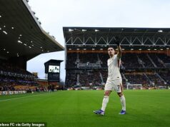 Dôkazy, ktoré dokazujú, že je čas, aby fanúšikovia Chelsea vystúpili z rozbehnutého vlaku Pedra Neta – stránka jeho hry, ktorá ho robí kľúčovým, ako zvíťazil nad Liamom Roseniorom a pravda o jeho vzťahu s Cole Palmerom Pedro Neto bol v posledných týždňoch obzvlášť nepopulárny u svojich vlastných fanúšikov a len s malým odôvodnením