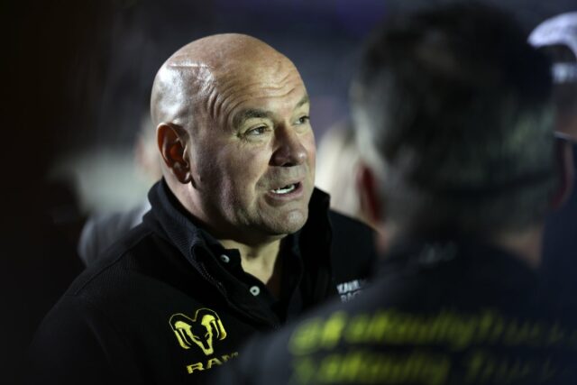 Dráždivá Dana Whiteová sa vysmieva Eddiemu Hearnovi, aby podnietila boxerský Prezident a generálny riaditeľ UFC Dana White (Getty)