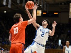 Duke č. 3 porazil Syracuse pred zápasom v Michigane Basketbal NCAA: Clemson at Duke