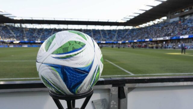 Dynamo podpísalo zmluvu s prvým tímom Matthewa Arana (15). Dynamo podpísalo zmluvu s prvým tímom Matthewa Arana (15).