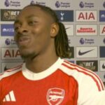 Hviezda Arsenalu Eberechi Eze bola zapletená do nepríjemnej chvíle s moderátorom Sky Sports Patrickom Davisonom.