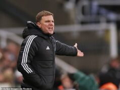 Eddie Howe priznáva, že „musí urobiť viac“ ako šéf Newcastlu a akceptuje, že ho vypískali po modrinách po domácej porážke 3:2 proti Brentfordu Eddie Howe akceptoval vypískanie fanúšikov Newcastlu a priznal, že musí podať lepší výkon