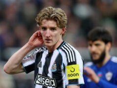 Eddie Howe vydáva ostrú odpoveď na klebety o prestupe Anthonyho Gordona do Arsenalu Anthony Gordon