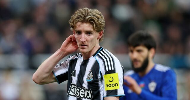 Eddie Howe vydáva ostrú odpoveď na klebety o prestupe Anthonyho Anthony Gordon