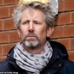 Bývalý brankár Man United Edwin van der Sar mohol prísť do klubu vo výkonnej úlohe, ale po dvoch kolách rozhovorov sa rozhodol pokračovať v Ajaxe.