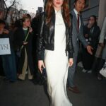 Olympioničku Eileen Gu vymenili v stredu na milánskom týždni módy za lyže na ihličkách