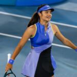 Emma Raducanu je oficiálne predstavená ako nová ambasádorka WTA UNIQLO