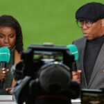 Experti ITV Eni Aluko a Ian Wright počas zápasu Arnold Clark Cup medzi Anglickými levmi a Španielskom