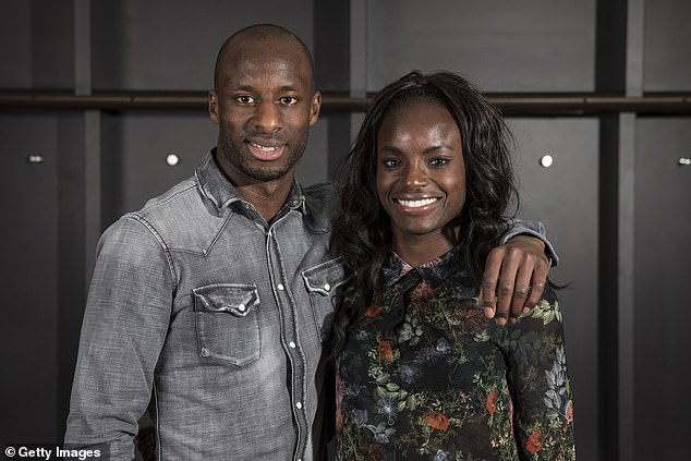 Eni Aluko sa dostala na titulky z nesprávnych dôvodov, ale Eni Aluko a jej mladší brat Sone si po futbale vybudovali úplne odlišné kariéry