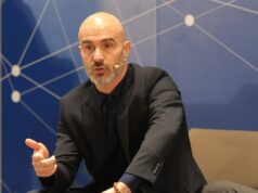 Enzo Maresca vyhodí varovanie o prestupe Chelsea, pretože Liam Rosenior má problém s PSG Enzo Maresca počas