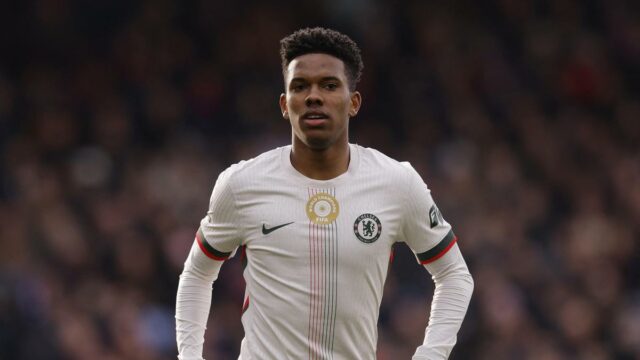 Estevao vynechá semifinále Ligového pohára Chelsea proti Arsenalu
