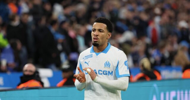 MARSEILLE, FRANCÚZSKO – 24. JANUÁRA: Ethan Nwaneri č. 11 z Olympique de Marseille oslavuje svoj prvý gól počas zápasu Ligue 1 McDonald's medzi Olympique de Marseille a RC Lens na Stade Vélodrome 24. januára 2026 vo francúzskom Marseille. (Foto: Xavier Laine/Getty Images)