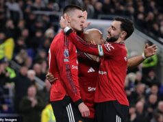 Everton vs Man United HODNOTENIE HRÁČOV: Kto urobil dojem ako „posol“ Michaela Carricka? Ktorý favorit Red Devils mal voľno? A ktorý kľúčový muž sa stratil pre Toffees? Benjamin Sesko (vľavo) opäť zachránil Manchester United víťazným gólom z lavičky