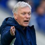 MANCHESTER, ANGLICKO - 24. NOVEMBRA: Kieran Dewsbury-Hall z Evertonu oslavuje strelenie prvého gólu počas zápasu Premier League medzi Manchestrom United a Evertonom na Old Trafford 24. novembra 2025 v Manchestri v Spojenom kráľovstve. (Foto: Marc Atkins/Getty Images)