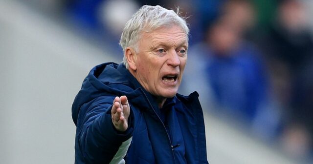 Everton vypracoval špeciálny plán pre súboj s Man Utd po MANCHESTER, ANGLICKO - 24. NOVEMBRA: Kieran Dewsbury-Hall z Evertonu oslavuje strelenie prvého gólu počas zápasu Premier League medzi Manchestrom United a Evertonom na Old Trafford 24. novembra 2025 v Manchestri v Spojenom kráľovstve. (Foto: Marc Atkins/Getty Images)