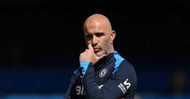 Enzo Maresca sa pozerá.