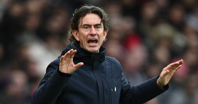 Manažér Tottenhamu Thomas Frank počas zápasu Premier League medzi Manchestrom United a Tottenhamom Hotspur na Old Trafford