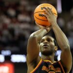 Ezra Ausar pomáha USC držať sa víťazstva nad bojujúcim Rutgersom