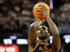 Ezra Ausar pomáha USC držať sa víťazstva nad bojujúcim Rutgersom Ezra Ausar pomáha USC držať sa víťazstva nad bojujúcim Rutgersom