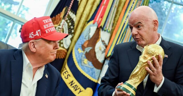 FIFA reaguje po tom, čo Donald Trump vyvolal konflikt v Trofej Svetového pohára stojí na stojane