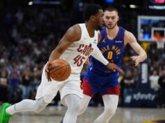 FT v poslednej sekunde Donovana Mitchella zdvihli Cavsa nad Nuggets NBA: Cleveland Cavaliers v Denveri Nuggets