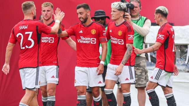 Fanúšik Manchestru United si nemôže ostrihať vlasy po tom, čo nedokázal poraziť West Ham United pri piatom víťazstve v rade
