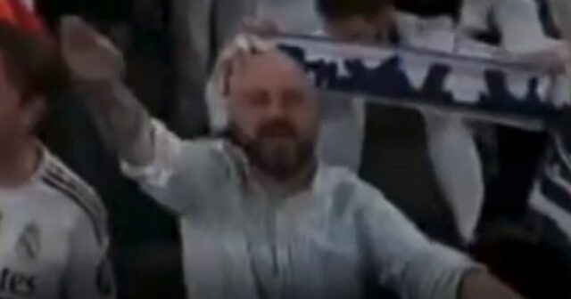 Fanúšik Realu Madrid robí fašistický pozdrav