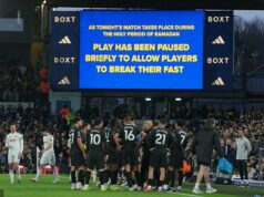 Fanúšikovia Leedsu BOO, pretože stret Man City je nakrátko zastavený, aby moslimské hviezdy Pepa Guardiolu mohli prerušiť pôst ramadánu Fanúšikovia Leeds United sa hromadne posmievali, keď traja hráči Manchestru City počas sobotňajšieho stretu na Elland Road pripomenuli islamský svätý mesiac ramadán.