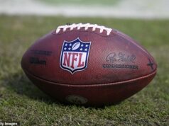 Fanúšikovia NFL kritizujú „hanebných“ miliardárskych vlastníkov ligy po tom, čo v tejto offseason nedostali prácu nula čiernych hlavných trénerov Fanúšikovia NFL volali majiteľov tímov kvôli nedostatku trénerov čiernej pleti, ktorí sú momentálne v lige