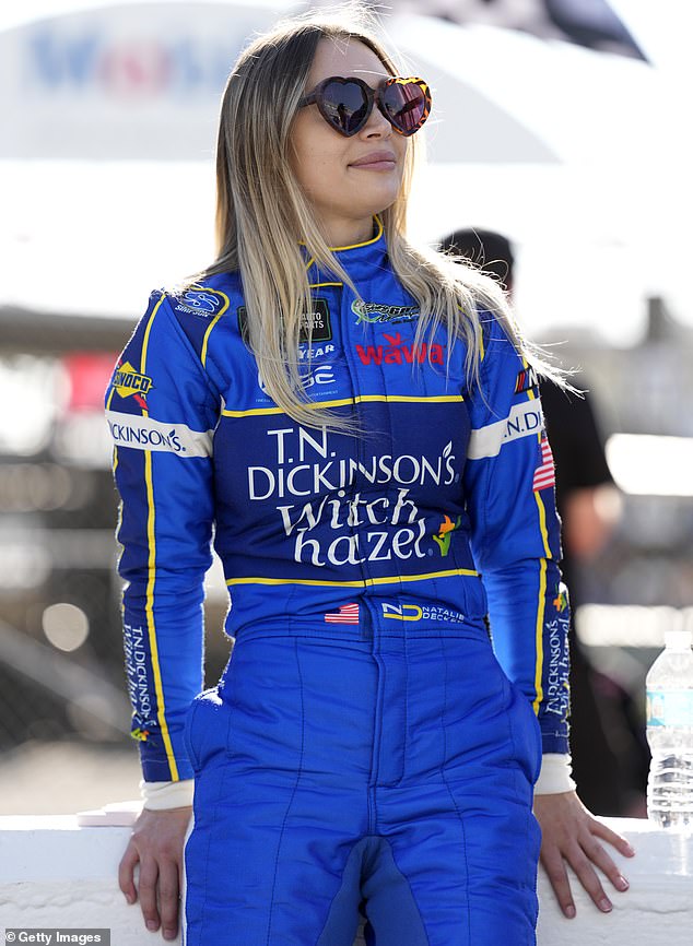 Fanúšikovia ohromení, keď jazdkyňa NASCAR Natalie Decker odhalila, že jej Jazdkyňa NASCAR Natalie Decker prezradila niekoľko šokujúcich detailov o tom, ako spoznala svojho manžela