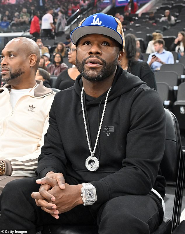 Floyd Mayweather je späť! Neporazený šampión sa po nadchádzajúcej exhibícii Floyd Mayweather Jr. sa vo veku 49 rokov vracia k profesionálnemu boxu