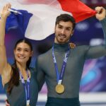 Francúzski tanečníci na ľade obhajujú kontroverzné olympijské zlato nad tímom USA