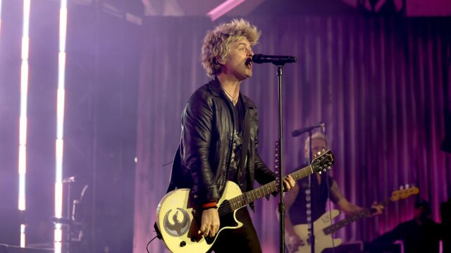 Frontman skupiny Green Day povedal agentom ICE, aby opustili svoju prácu na Super Bowl párty
