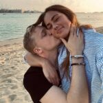 Futbalistova dcéra futbalistovej manželke! Prepadák Man United Donny van de Beek sa ožení s dcérou legendy Arsenalu - ale viete zistiť, kto je jej veľmi slávny otec?