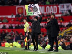 Futbaloví šéfovia budú hlasovať o nových drastických opatreniach na obmedzenie plytvania časom zo strany brankárov a pri striedaní Futbaloví zákonodarcovia budú koncom tohto mesiaca hlasovať o tom, či zavedú odpočítavanie, aby sa predišlo plytvaniu časom, a o zavedení 10-sekundového náhradného pravidla.